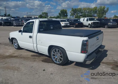 2004 Chevrolet Silverado 1500 из США, поврежденный, VIN 1GCEC14V44Z295906